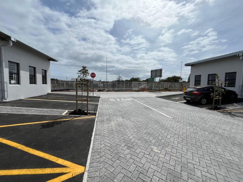 Modern 121 squares Industrial Unit. Brand-New Development, Montague Gardens. - Photo 2