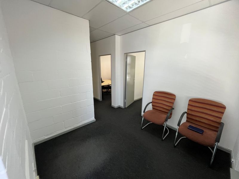 Versatile 102 squares Light Industrial or Office Unit To Let. Platinum Junction, Montague Gardens. - Photo 5