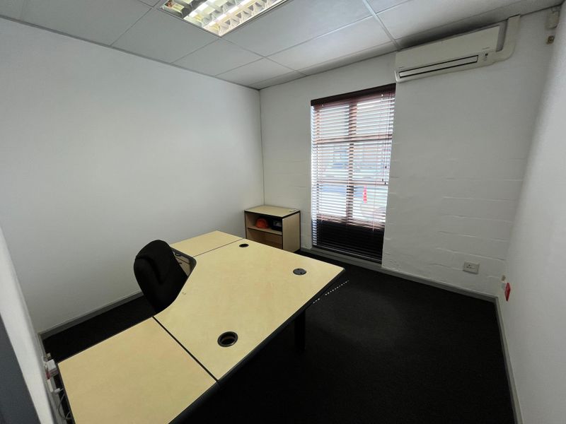 Versatile 102 squares Light Industrial or Office Unit To Let. Platinum Junction, Montague Gardens. - Photo 10