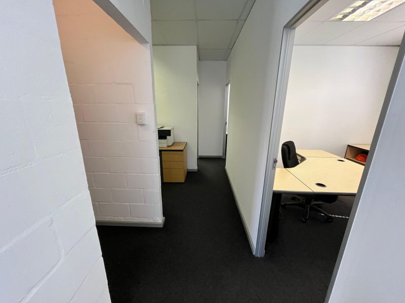 Versatile 102 squares Light Industrial or Office Unit To Let. Platinum Junction, Montague Gardens. - Photo 9
