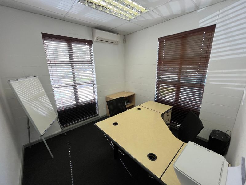 Versatile 102 squares Light Industrial or Office Unit To Let. Platinum Junction, Montague Gardens. - Photo 8