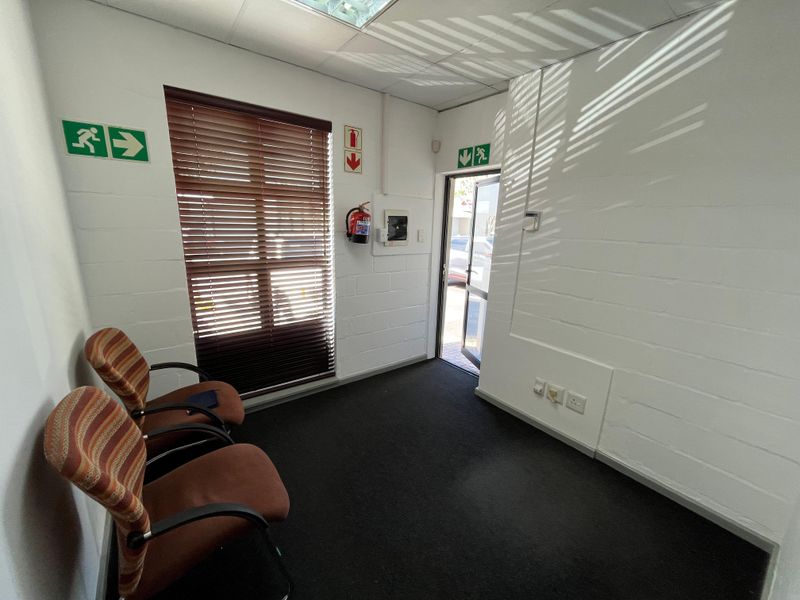 Versatile 102 squares Light Industrial or Office Unit To Let. Platinum Junction, Montague Gardens. - Photo 6