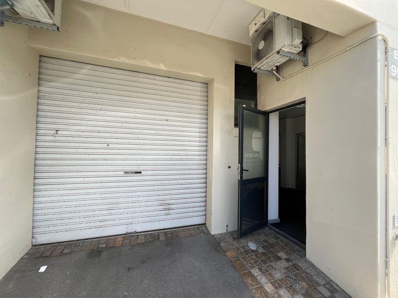 Versatile 102 squares Light Industrial or Office Unit To Let. Platinum Junction, Montague Gardens. - Photo 4