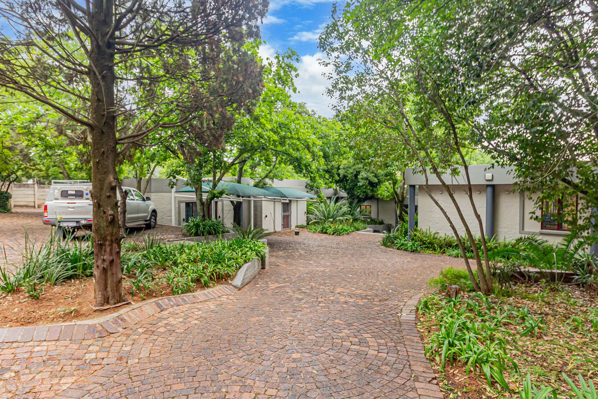 Freestanding Subdivisible Office Space To Let Or For Sale. - Photo 3