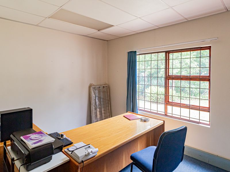 Freestanding Subdivisible Office Space To Let Or For Sale. - Photo 9