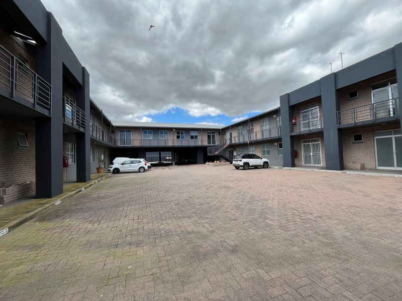 150 squares Business Unit To Let. Koeberg Road Frontage. Frazzita Business Park, Milnerton - Photo 3