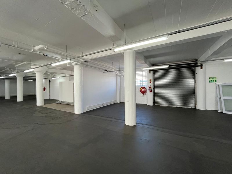 Versatile 530 squares Industrial Warehouse with Dual Roller Access. Prime Paarden Eiland Location - Photo 9