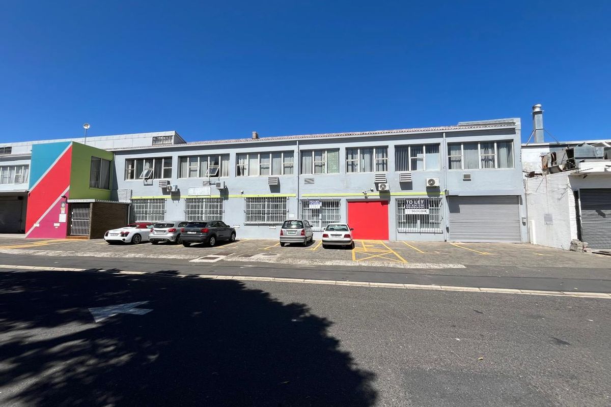 Versatile 530 squares Industrial Warehouse with Dual Roller Access. Prime Paarden Eiland Location - Photo 2