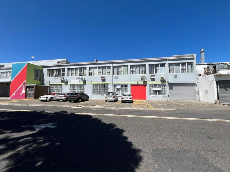 Versatile 530 squares Industrial Warehouse with Dual Roller Access. Prime Paarden Eiland Location - Photo 2