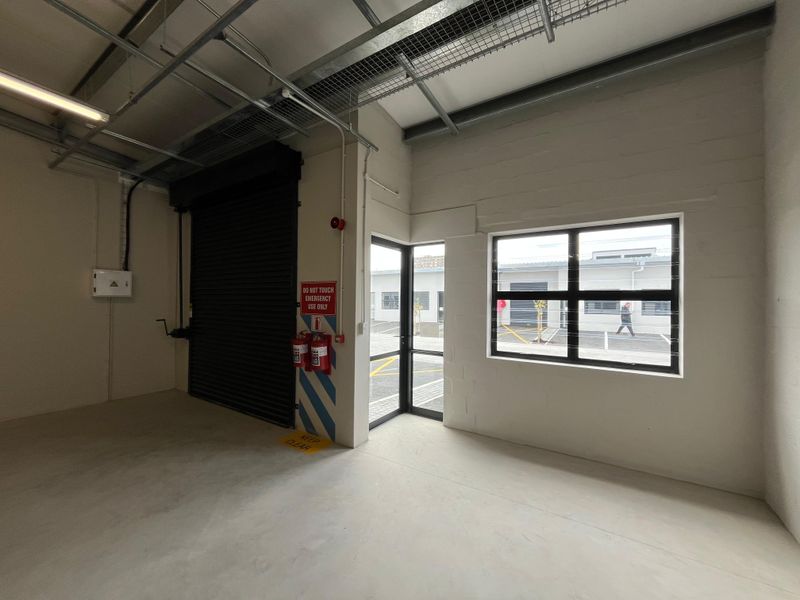 Contemporary 121 squares Light Industrial Unit. Unit F04, New Development in Montague Gardens. - Photo 4