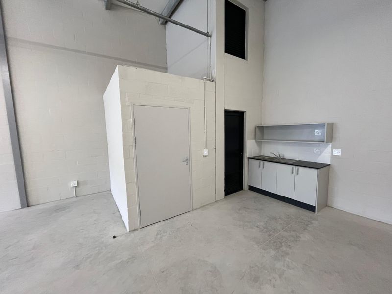 Contemporary 121 squares Light Industrial Unit. Unit F04, New Development in Montague Gardens. - Photo 10