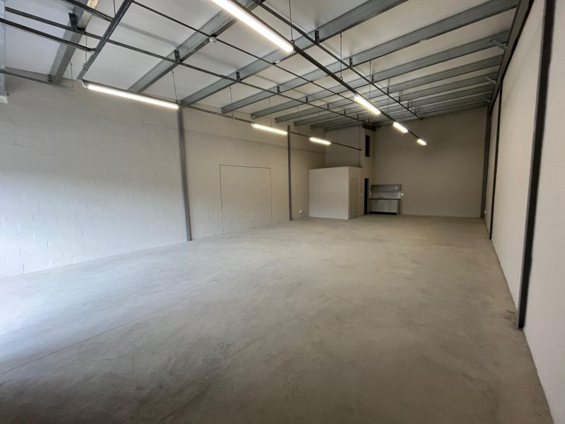 Contemporary 121 squares Light Industrial Unit. Unit F04, New Development in Montague Gardens. - Photo 7