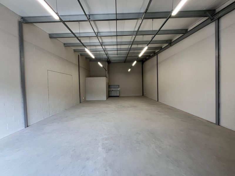 Contemporary 121 squares Light Industrial Unit. Unit F04, New Development in Montague Gardens. - Photo 6