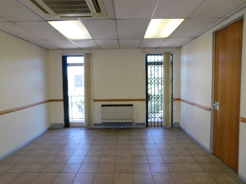 Small Sunny Easy To Find Offices Close To Sandton. - Photo 5