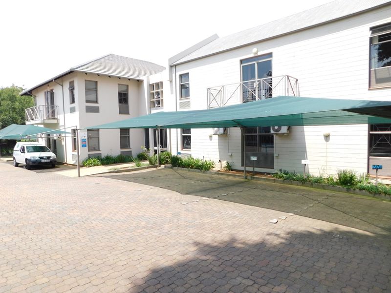 Small Sunny Easy To Find Offices Close To Sandton. - Photo 2