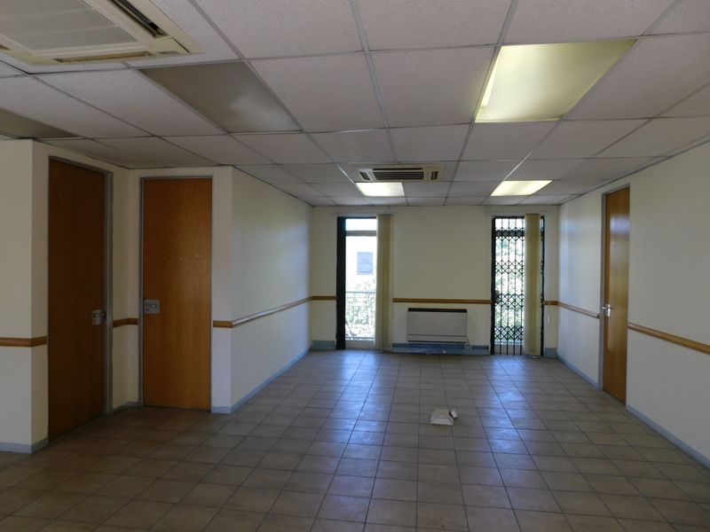 Small Sunny Easy To Find Offices Close To Sandton. - Photo 7