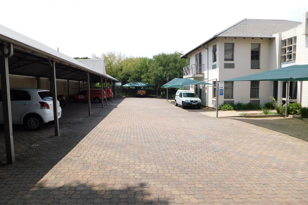 Small Sunny Easy To Find Offices Close To Sandton. - Photo 3