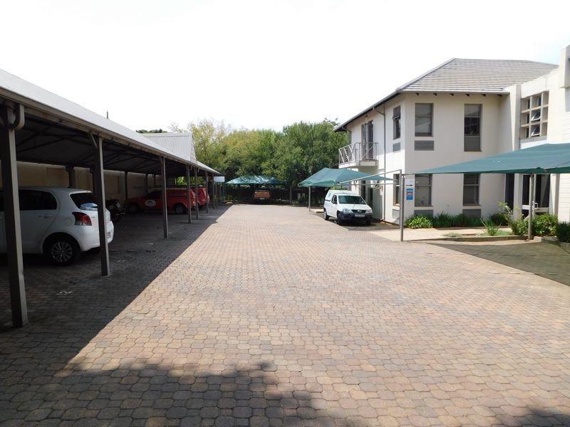Small Sunny Easy To Find Offices Close To Sandton. - Photo 3