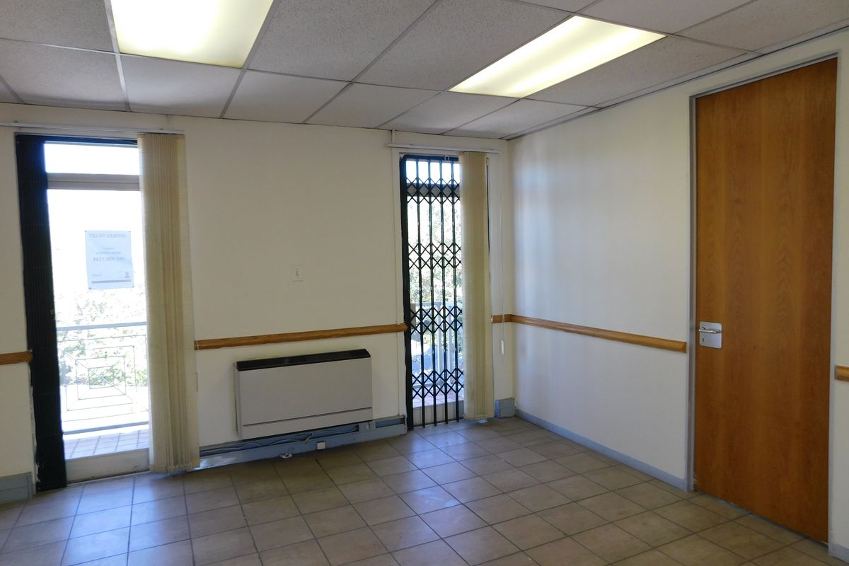 Small Sunny Easy To Find Offices Close To Sandton. - Photo 4