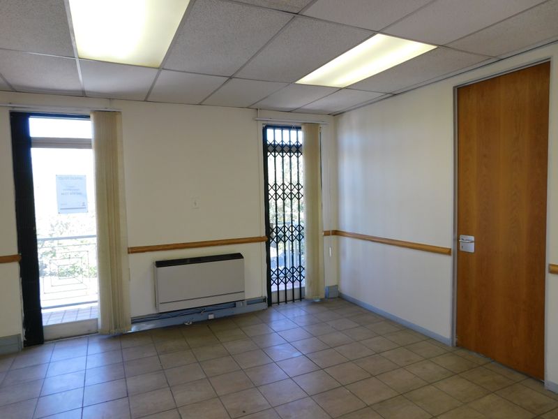 Small Sunny Easy To Find Offices Close To Sandton. - Photo 4