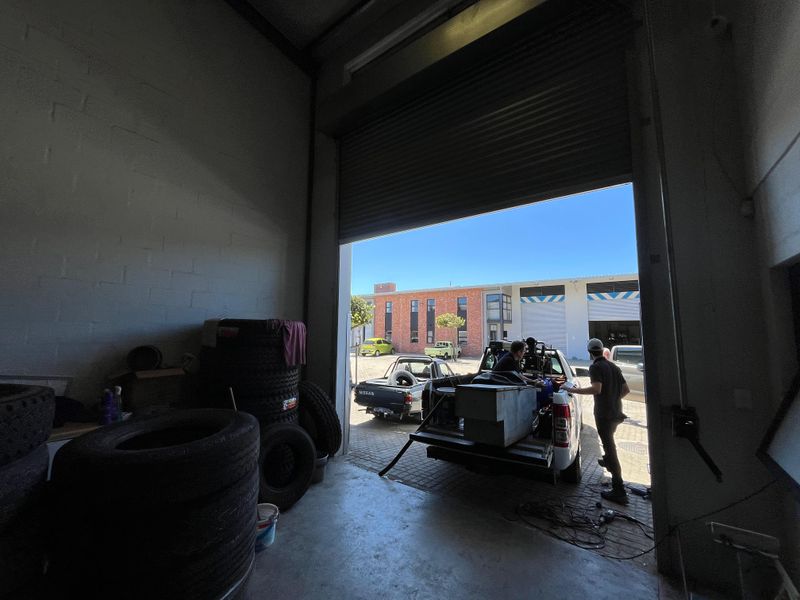 Premium 176 squares Industrial Warehouse with Mezzanine Office. The Bridge, Maitland - Photo 5