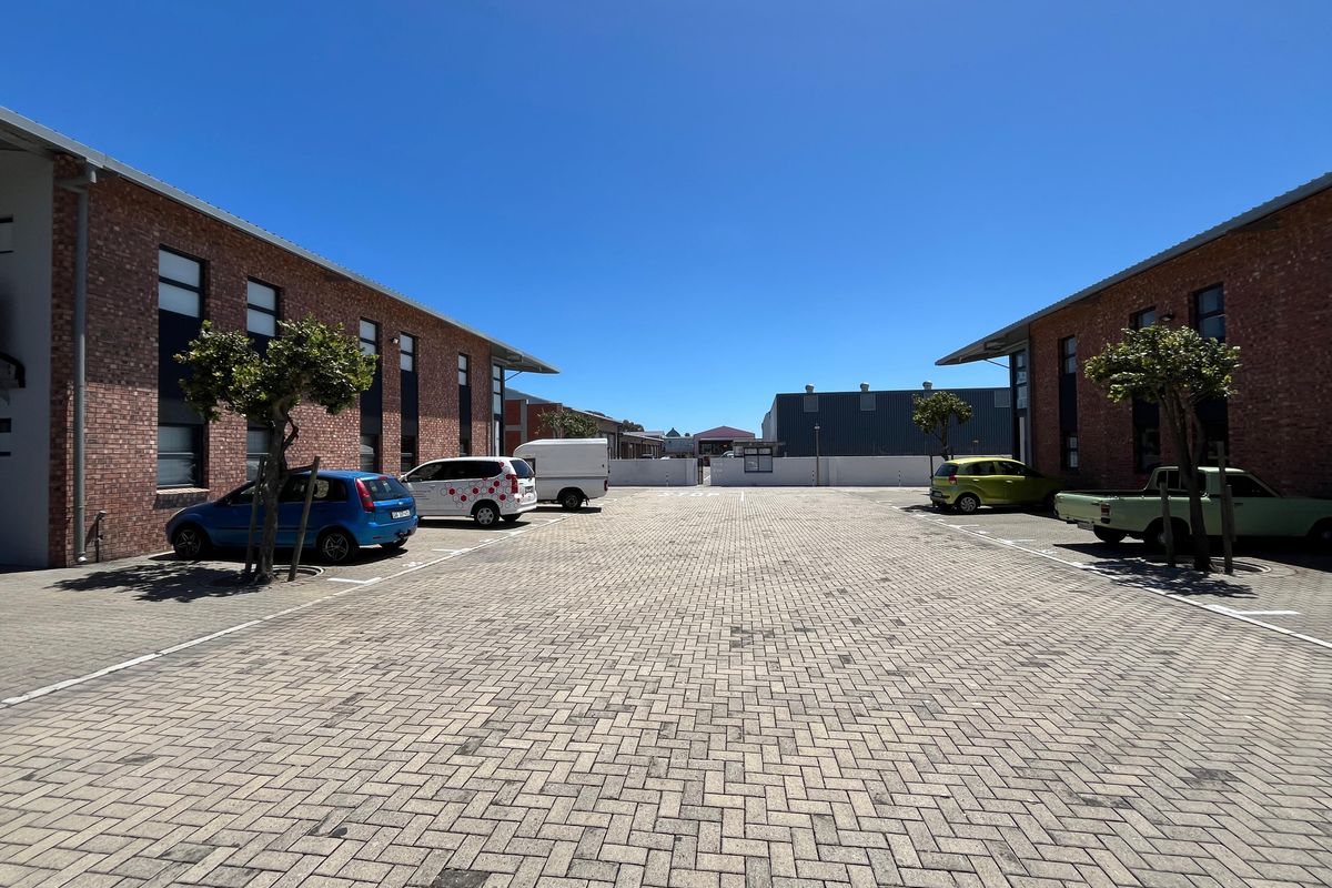 Premium 176 squares Industrial Warehouse with Mezzanine Office. The Bridge, Maitland - Photo 3