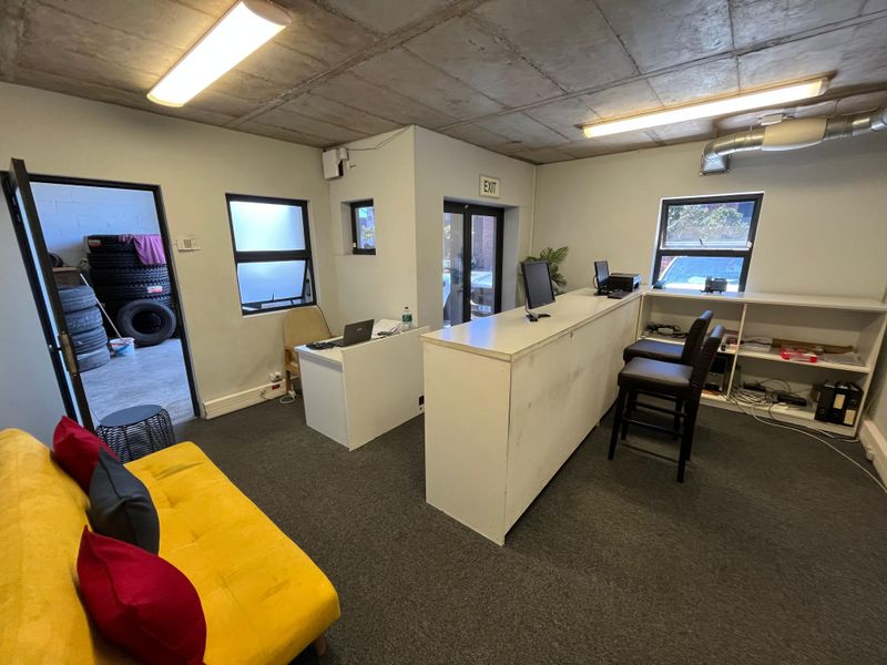 Premium 176 squares Industrial Warehouse with Mezzanine Office. The Bridge, Maitland - Photo 10