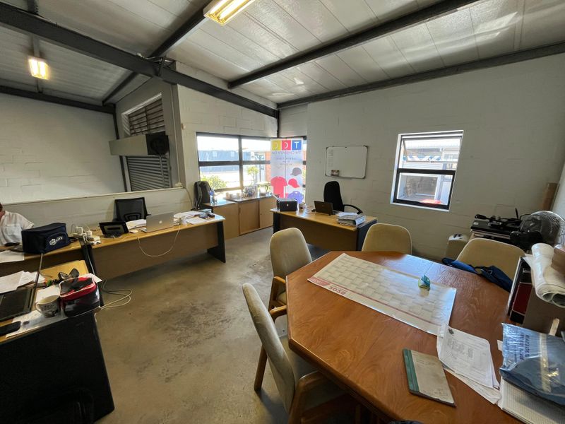 Premium 176 squares Industrial Warehouse with Mezzanine Office. The Bridge, Maitland - Photo 9