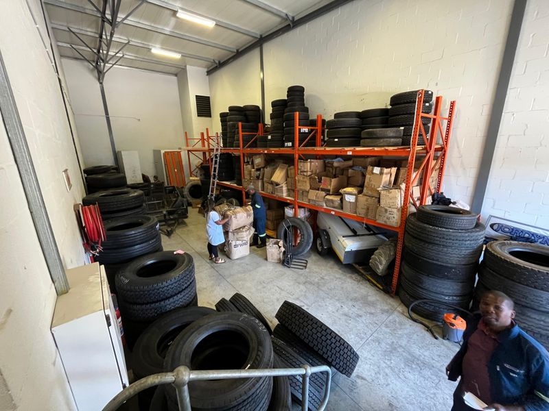 Premium 176 squares Industrial Warehouse with Mezzanine Office. The Bridge, Maitland - Photo 7