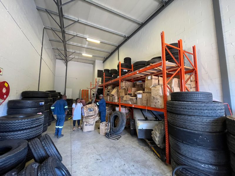 Premium 176 squares Industrial Warehouse with Mezzanine Office. The Bridge, Maitland - Photo 6
