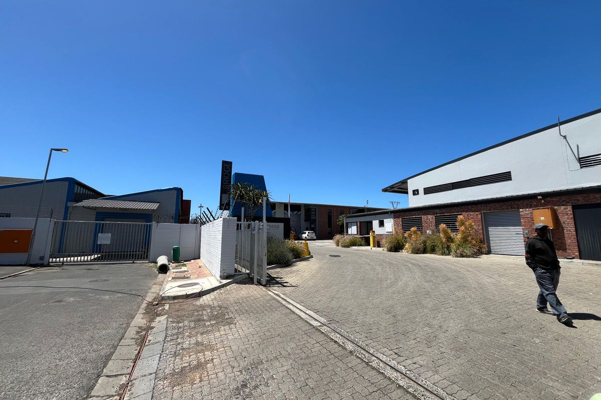 Premium 176 squares Industrial Warehouse with Mezzanine Office. The Bridge, Maitland - Photo 4