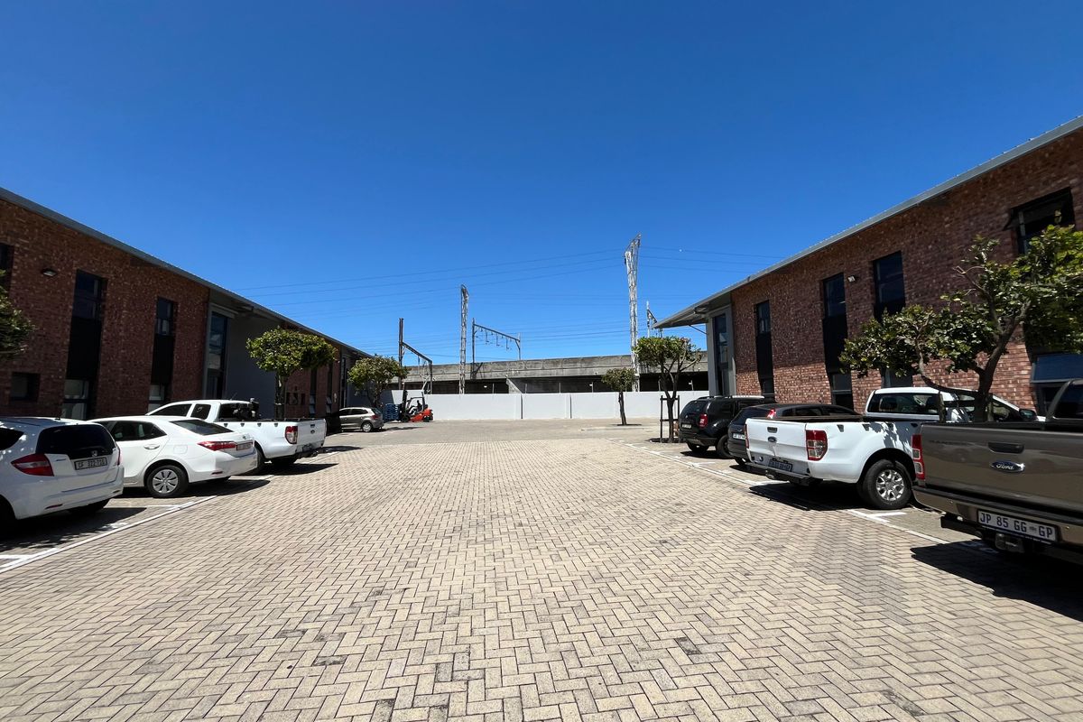 Premium 176 squares Industrial Warehouse with Mezzanine Office. The Bridge, Maitland - Photo 2