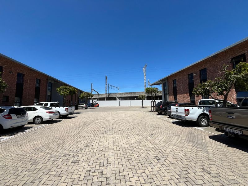 Premium 176 squares Industrial Warehouse with Mezzanine Office. The Bridge, Maitland - Photo 2