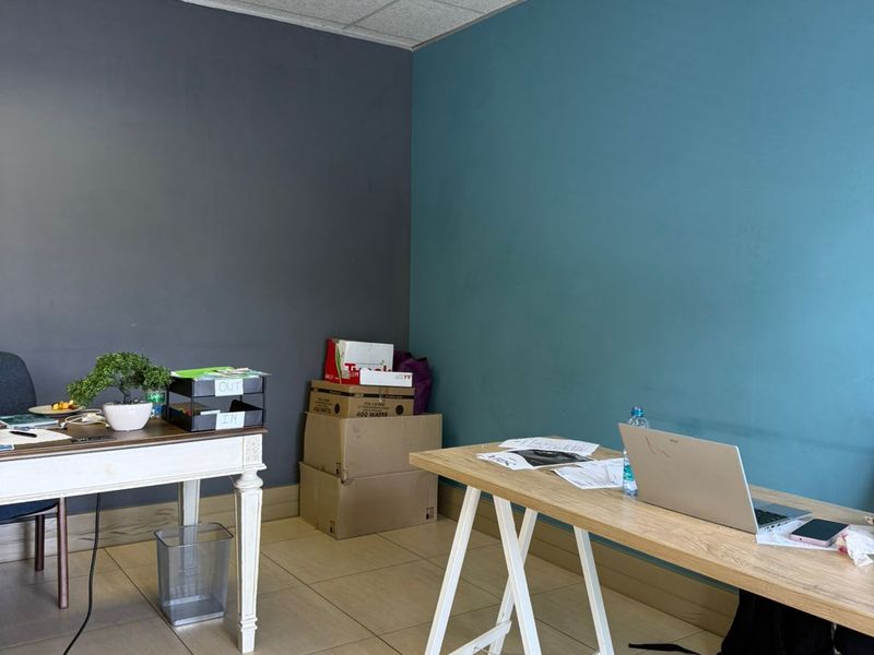 60 m2 Office — Corporate Centre to let - Photo 4