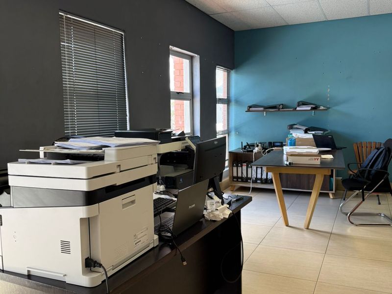 60 m2 Office — Corporate Centre to let - Photo 9