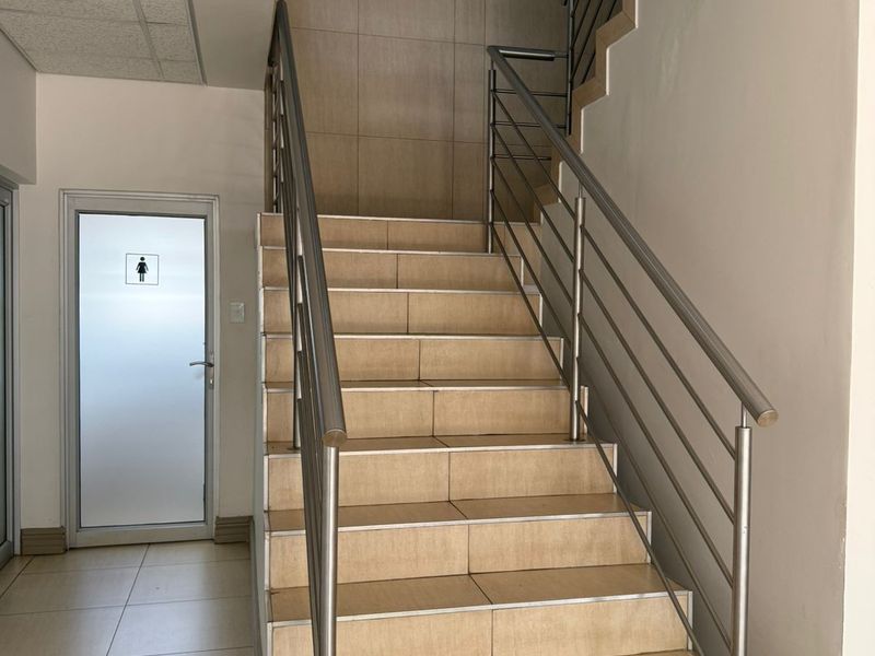 60 m2 Office — Corporate Centre to let - Photo 2