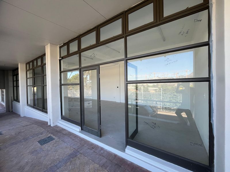 Prime 81 squares Showroom, Retail, or Office Space with M5 Exposure. M5 Park, Maitland Gateway. - Photo 5