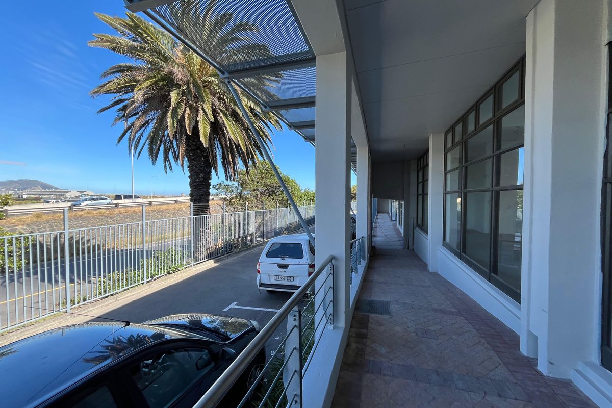 Prime 81 squares Showroom, Retail, or Office Space with M5 Exposure. M5 Park, Maitland Gateway. - Photo 3
