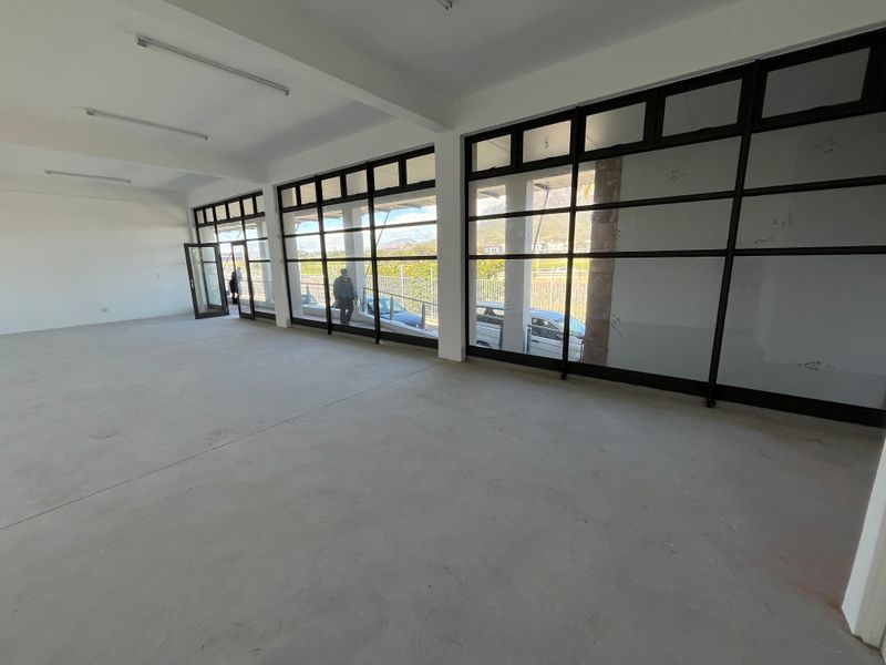 Prime 81 squares Showroom, Retail, or Office Space with M5 Exposure. M5 Park, Maitland Gateway. - Photo 8