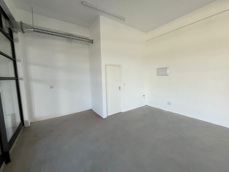 Prime 81 squares Showroom, Retail, or Office Space with M5 Exposure. M5 Park, Maitland Gateway. - Photo 7