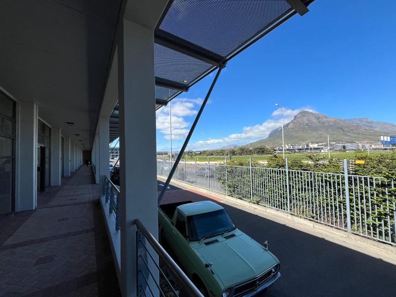 Prime 81 squares Showroom, Retail, or Office Space with M5 Exposure. M5 Park, Maitland Gateway. - Photo 2