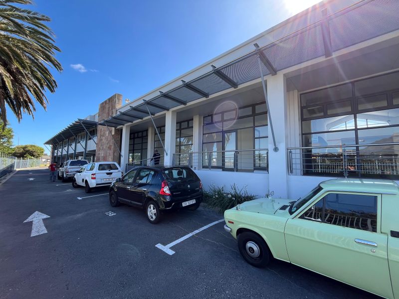 Prime 81 squares Showroom, Retail, or Office Space with M5 Exposure. M5 Park, Maitland Gateway. - Photo 4