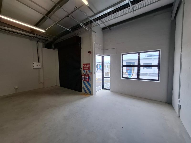 Modern 123 squares Light Industrial Unit. Unit G07, New Development in Montague Gardens. - Photo 5