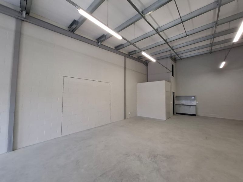 Modern 123 squares Light Industrial Unit. Unit G07, New Development in Montague Gardens. - Photo 10