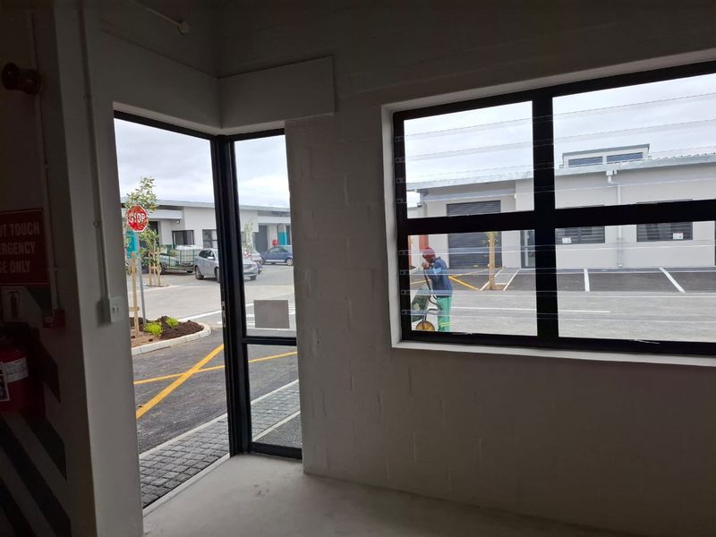 Modern 123 squares Light Industrial Unit. Unit G07, New Development in Montague Gardens. - Photo 7