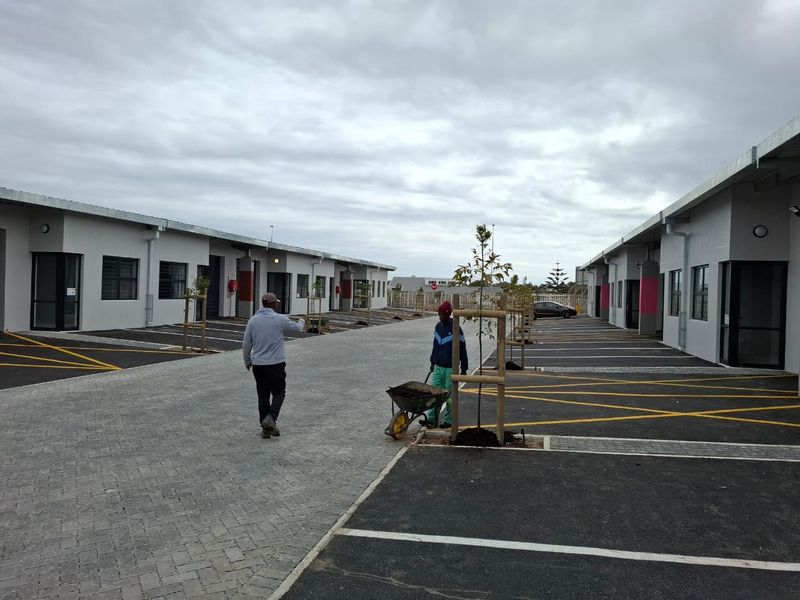 Modern 123 squares Light Industrial Unit. Unit G07, New Development in Montague Gardens. - Photo 4