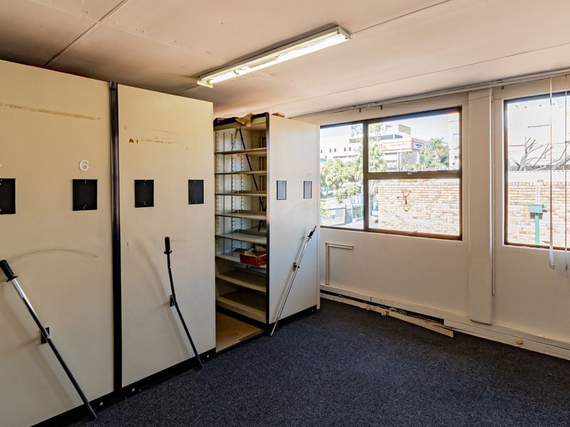 Neat And Functional Ferndale Workspace For Sale / To Let. - Photo 8