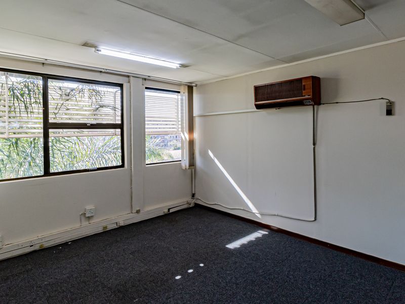 Neat And Functional Ferndale Workspace For Sale / To Let. - Photo 7