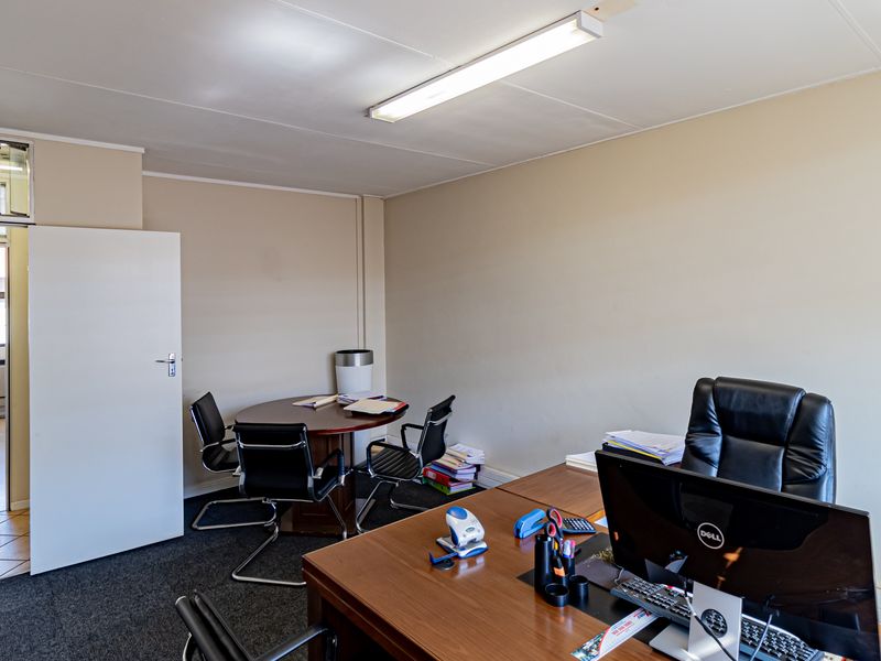 Neat And Functional Ferndale Workspace For Sale / To Let. - Photo 6
