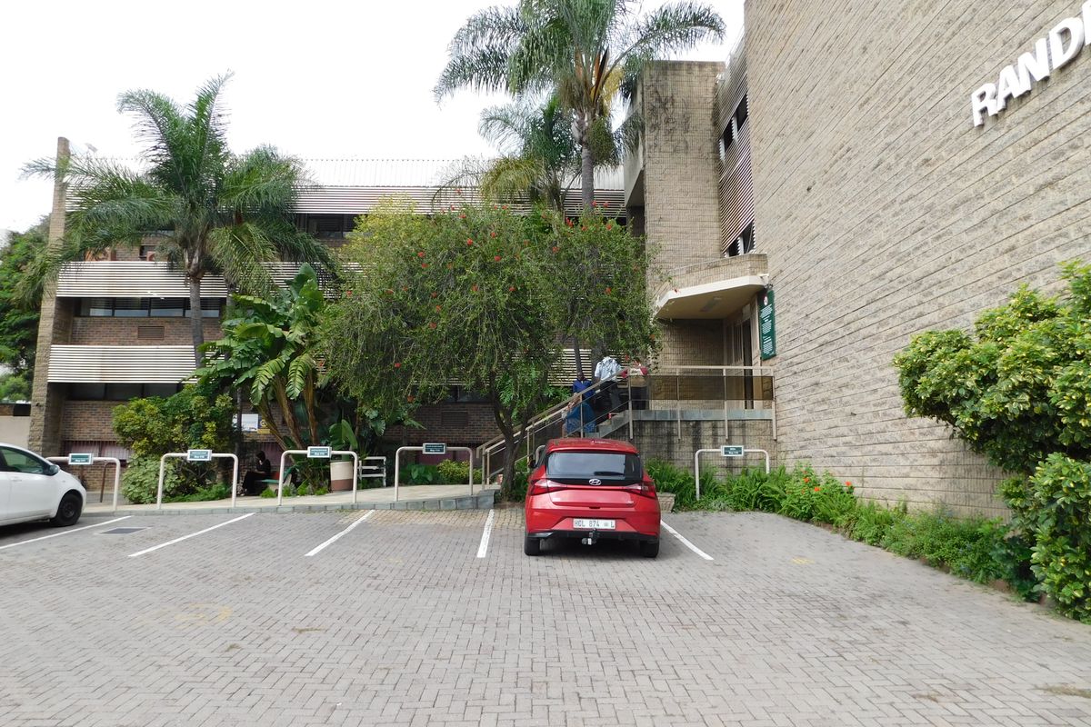 Neat And Functional Ferndale Workspace For Sale / To Let. - Photo 3